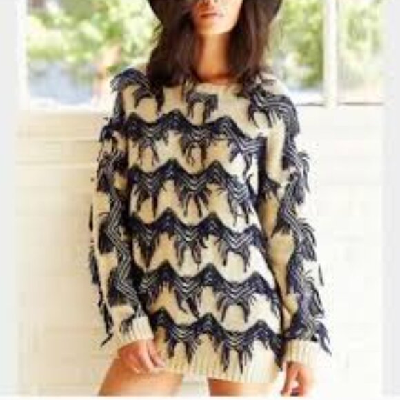 MINKPINK Fringe Chevron Knit Sweater Beige Navy Pullover Women’s Size Small - Picture 2 of 7